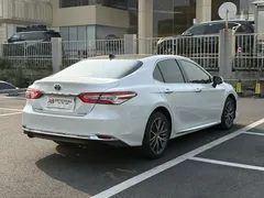 2023 Toyota Camry Hybrid 2.5HG Luxury, белый — фото 7