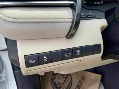 2021 Toyota Camry Hybrid 2.5HG Luxury, белый — фото 10