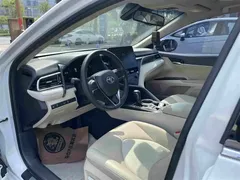 2021 Toyota Camry Hybrid 2.5HG Luxury, белый — фото 12
