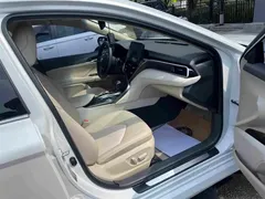 2021 Toyota Camry Hybrid 2.5HG Luxury, белый — фото 15