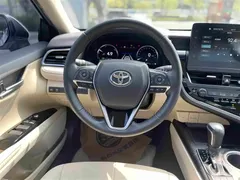 2021 Toyota Camry Hybrid 2.5HG Luxury, белый — фото 19