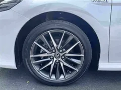 2021 Toyota Camry Hybrid 2.5HG Luxury, белый — фото 24