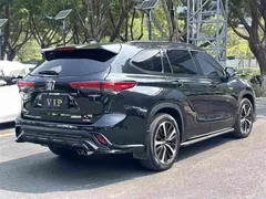 2021 Toyota Crown Kluger 2.5L HEV 4WD Premium, чёрный — фото 4