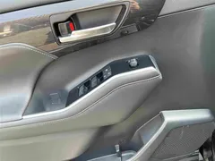 2021 Toyota Crown Kluger 2.5L HEV 4WD Premium, чёрный — фото 26