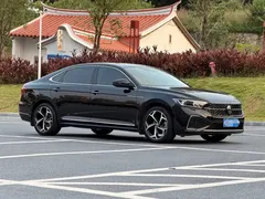 2023 Volkswagen Passat 330TSI Luxury, чёрный — фото 3