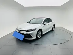 2021 Toyota Camry 2.0G Luxury, белый — фото 1