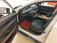 2022 Changan UNI-V 1.5T Premium, белый — фото 16