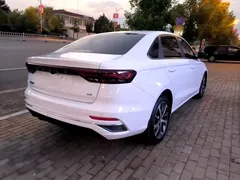 2022 Geely Emgrand 4th Gen 1.5L CVT Premium, белый — фото 7