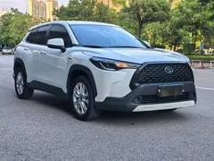 2023 Toyota Corolla Cross Hybrid 2.0L, белый — фото 3