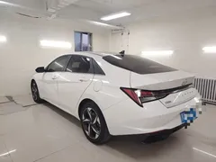 2022 Hyundai Elantra 1.5L CVT LUX Premium, белый — фото 4