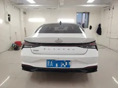 2022 Hyundai Elantra 1.5L CVT LUX Premium, белый — фото 5
