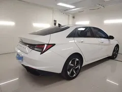 2022 Hyundai Elantra 1.5L CVT LUX Premium, белый — фото 6