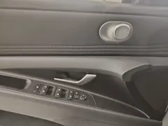 2022 Hyundai Elantra 1.5L CVT LUX Premium, белый — фото 9