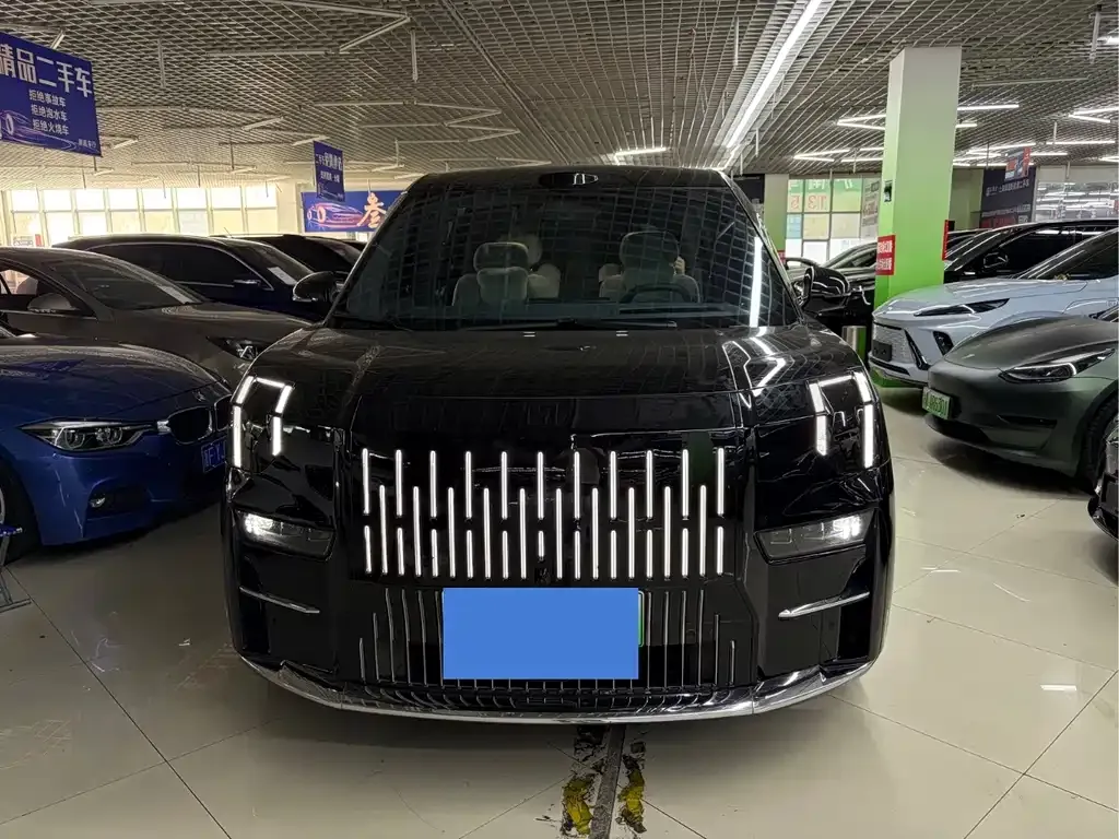2024 Zeekr 009 7 seats 108kWh