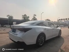 2019 Toyota Avalon Hybrid 2.5L Luxury, белый — фото 3