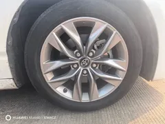 2019 Toyota Avalon Hybrid 2.5L Luxury, белый — фото 8