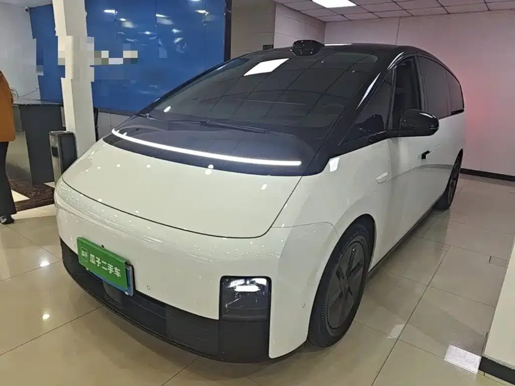 2024 Li Auto MEGA Ultra