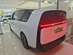 2024 Li Auto MEGA Ultra, белый — фото 5