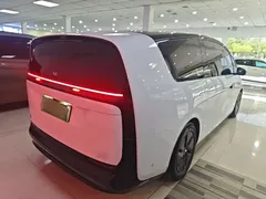 2024 Li Auto MEGA Ultra, белый — фото 7