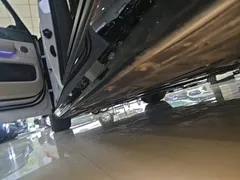 2024 Li Auto MEGA Ultra, белый — фото 22