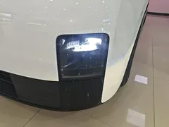 2024 Li Auto MEGA Ultra, белый — фото 24