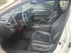 2021 Toyota Camry Hybrid 2.5HGVP Leading, белый — фото 6