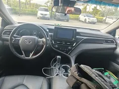 2021 Toyota Camry Hybrid 2.5HGVP Leading, белый — фото 8