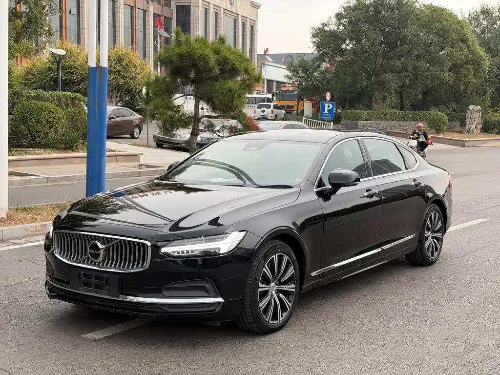 2022 Volvo S90