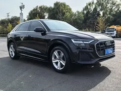 2022 Audi Q8 45 TFSI Luxury Sport, чёрный — фото 2