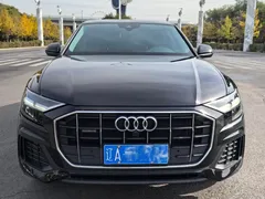 2022 Audi Q8 45 TFSI Luxury Sport, чёрный — фото 3