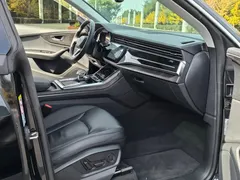 2022 Audi Q8 45 TFSI Luxury Sport, чёрный — фото 7
