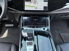 2022 Audi Q8 45 TFSI Luxury Sport, чёрный — фото 8