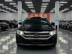 2023 Volkswagen Passat 330TSI Luxury, чёрный — фото 2