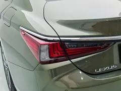 2021 Lexus ES 200 Luxury, зелёный — фото 16