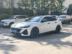 2023 Changan UNI-V 1.5T Premium, белый — фото 1