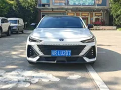 2023 Changan UNI-V 1.5T Premium, белый — фото 2