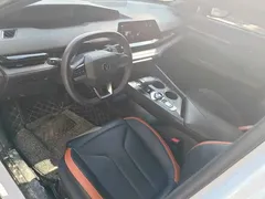 2023 Changan UNI-V 1.5T Premium, белый — фото 4