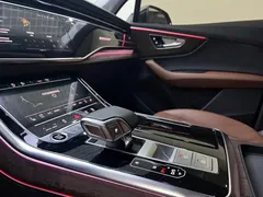 2022 Audi Q7 55 TFSI quattro S line Sport, чёрный — фото 10