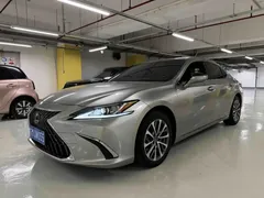 2022 Lexus ES 300h Premium — фото 1