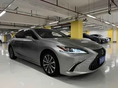 2022 Lexus ES 300h Premium — фото 2