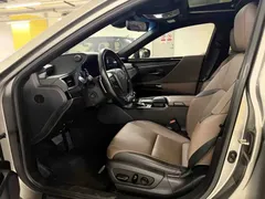 2022 Lexus ES 300h Premium — фото 5