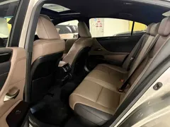 2022 Lexus ES 300h Premium — фото 6