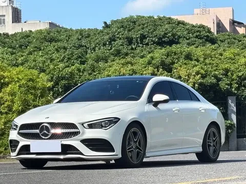 2023 Mercedes-Benz CLA 200