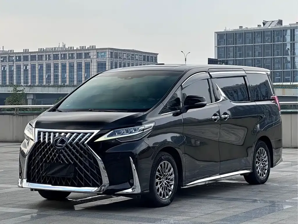 2020 Lexus LM 300h 4
