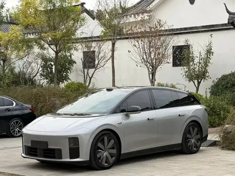 2025 Li Auto i6 4WD Standard