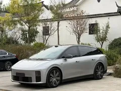 2025 Li Auto i6 4WD Standard — фото 1