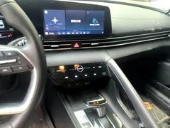 2022 Hyundai Elantra 1.5L CVT LUX Premium — фото 13