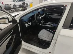 2022 Geely Emgrand 1.5L CVT Elite 4th Gen, белый — фото 5