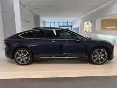 2025 Nio ET9 102kWh Launch Limited Edition, синий — фото 8