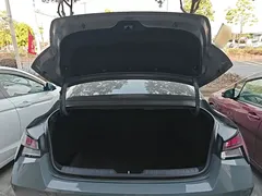 2021 Hyundai Elantra 1.5L CVT LUX Premium — фото 19